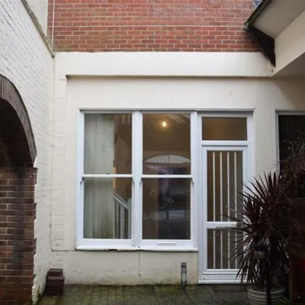 Image 1 - Victoria Street, Burnham-on-Sea, TA8 1AE, United Kingdom - Townhouse for rent