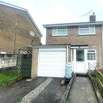 Rent this 3 bed duplex on Claybourne Close in St. Austell, PL25 3TP