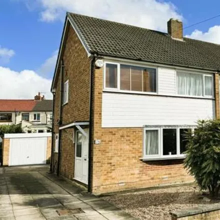 Buy this 3 bed duplex on Victoria Mount in Farsley, LS18 4PZ