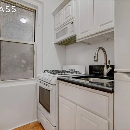 Image 6 - 70 Remsen Street, New York, NY 11201, USA - Apartment for sale