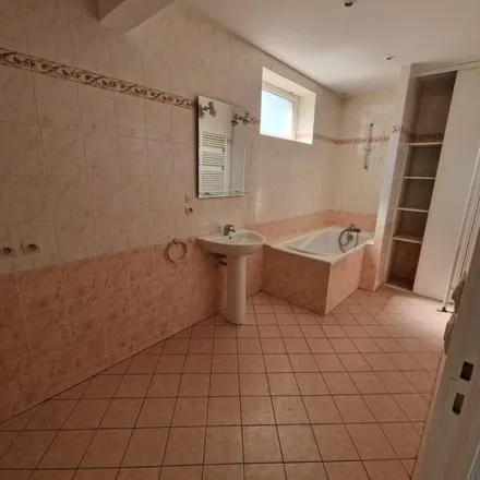 Rent this 2 bed apartment on 23 Rue de la Pommeraie in 35136 Saint-Jacques-de-la-Lande, France
