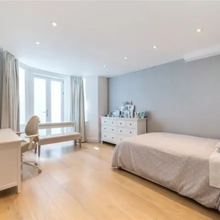 Image 9 - 44 Lena Gardens, London, W6 7PX, United Kingdom - Apartment for rent