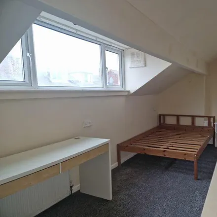 Image 5 - Harold Mount, Leeds, LS6 1PW, United Kingdom - House for rent