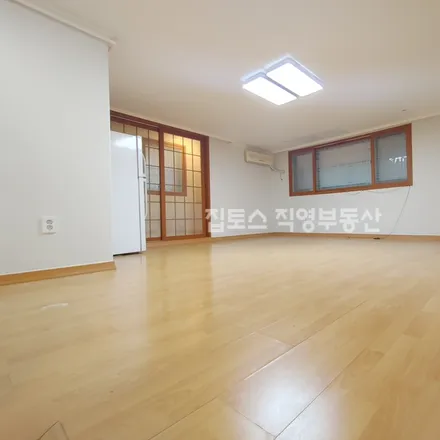 Rent this studio apartment on 서울특별시 강남구 대치동 900-50
