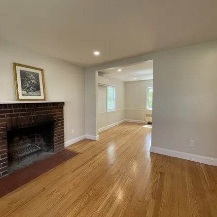 Image 4 - 450 Appleton Street, Arlington Heights, Arlington, MA 02476, USA - House for rent