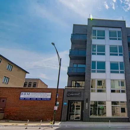 Rent this 3 bed condo on The 880 in 880 North Milwaukee Avenue, Chicago