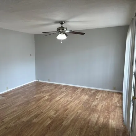 Rent this 1 bed apartment on 642 Hawthorne Street in Houston, TX 77006