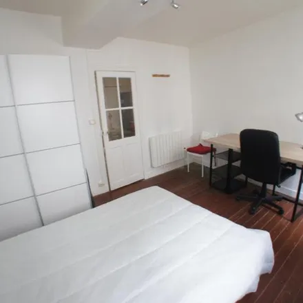Image 3 - 45 Rue Chèvre, 49007 Angers, France - Apartment for rent