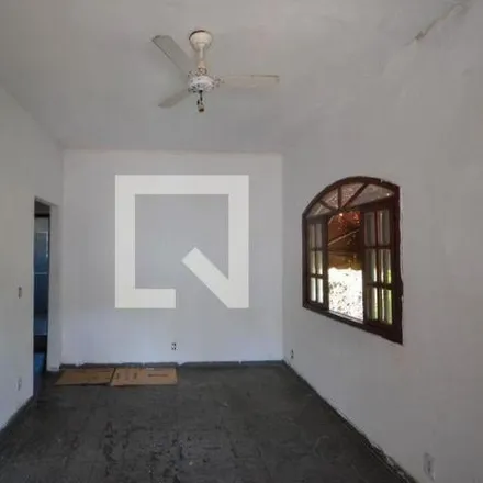 Rent this 2 bed house on Rua Carlos Alves de Oliveira in Cabuís II, Nilópolis - RJ