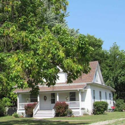 Buy this 4 bed house on 799 West Henry Street in Sedalia, MO 65301