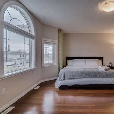 Image 2 - Edmonton, AB T6R 2T6, Canada - House for rent