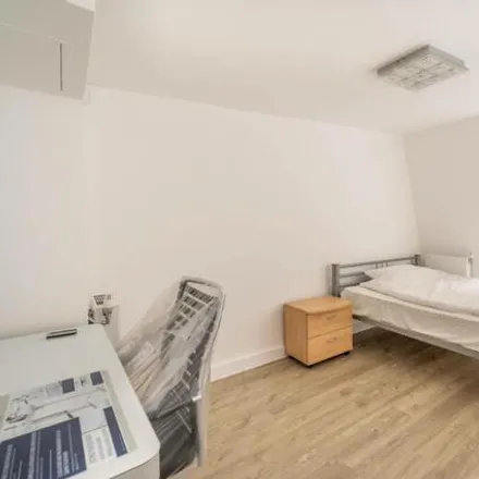 Image 6 - 5 Keirin Road, London, E20 1GU, United Kingdom - House for rent