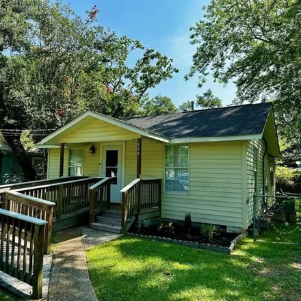 Buy this 2 bed house on 820 Regnault Avenue in Gulfport, MS 39501
