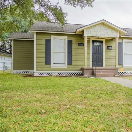 Buy this 3 bed house on 1101 East Sabine Street in Victoria, TX 77901
