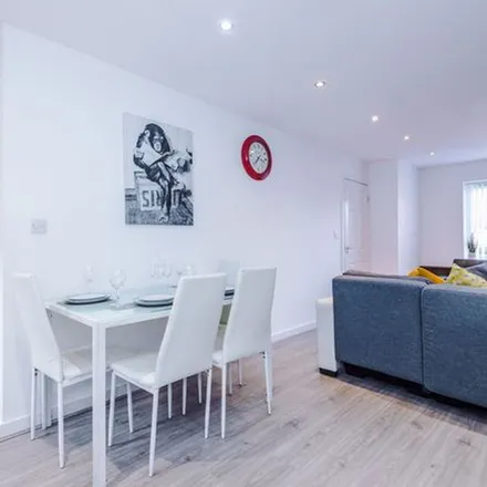 Rent this 3 bed apartment on Lowndes Road in Liverpool, L6 4AE