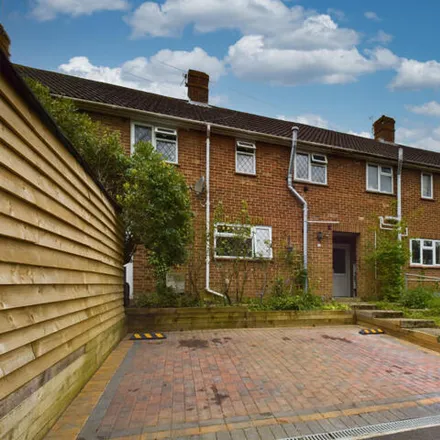 Buy this 3 bed townhouse on Stanfield in Tadley, RG26 4BD