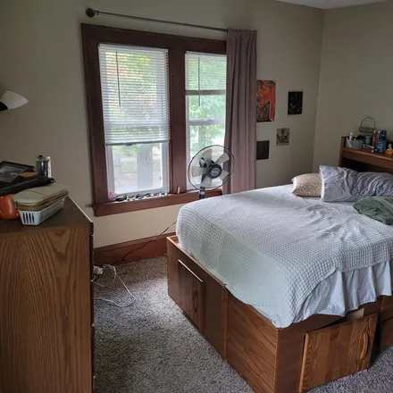 Image 1 - 1337 East Reaney Avenue, Saint Paul, MN 55106, USA - Room for rent