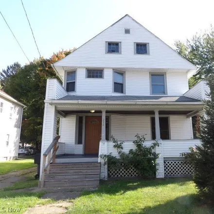 Rent this 3 bed house on 248 Lowell Avenue Northeast in Warren, OH 44483