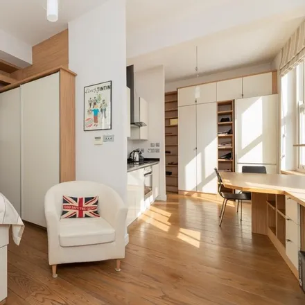 Image 2 - 21 Great Windmill Street, London, W1D 7LU, United Kingdom - Apartment for rent