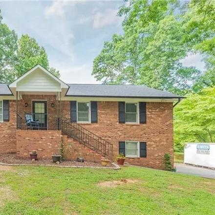Buy this 3 bed house on 6201 Hunters Ridge Drive in Davidson County, NC 27295
