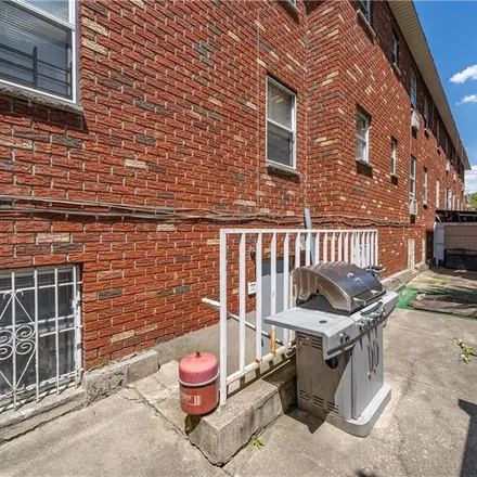 Image 3 - 1480 Oakley Street, New York, NY 10469, USA - Townhouse for sale