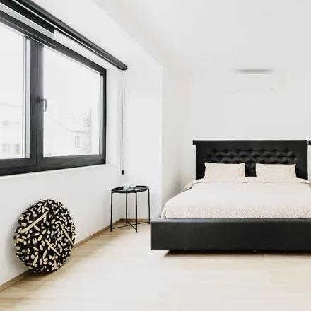 Rent this 3 bed house on Brussel in Montignystraat, 2018 Antwerp