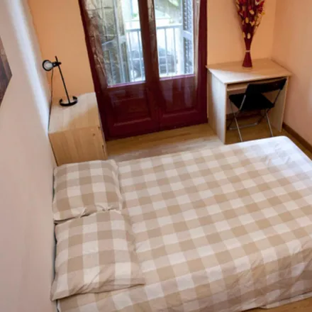 Rent this 5 bed room on Carrer de Roger de Flor in 126, 08013 Barcelona