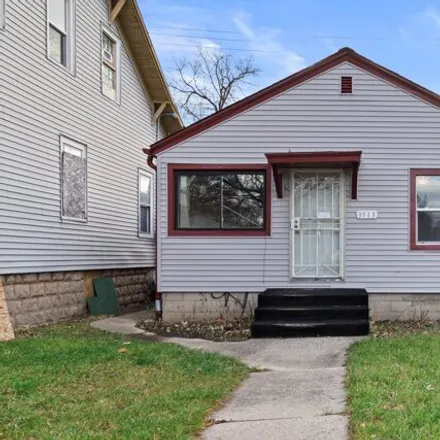 Buy this 2 bed house on 3513 W Hampton Ave in Milwaukee, Wisconsin
