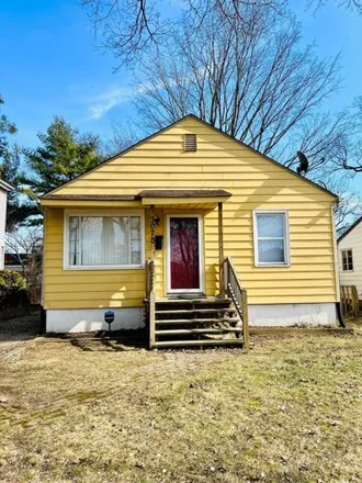 Buy this 2 bed house on 3070 Hiawatha Street in Columbus, OH 43224