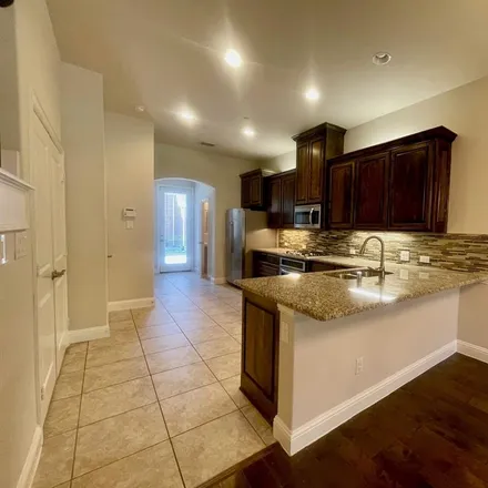 Image 7 - 4667 Rhett Lane, Carrollton, TX 75010, USA - Townhouse for rent