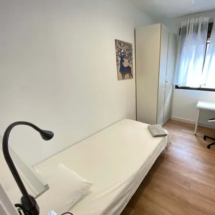 Rent this 6 bed room on Avenida de la Albufera in 75, 28038 Madrid