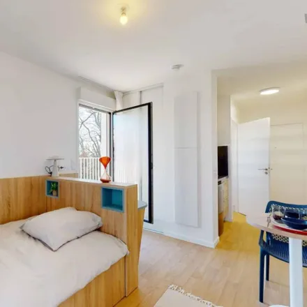 Rent this 4studio apartment on 9 Rue Lagorsse in 77300 Fontainebleau, France