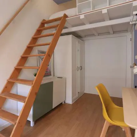 Rent this 6 bed apartment on Rue du Fort - Fortstraat 53 in 1060 Saint-Gilles - Sint-Gillis, Belgium