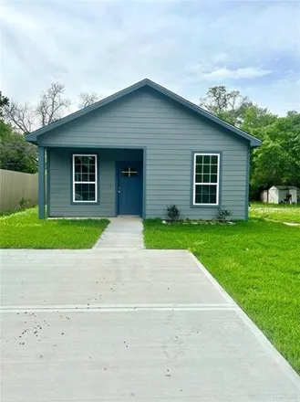 Buy this 3 bed house on 563 North 3rd Street in Richmond, TX 77469