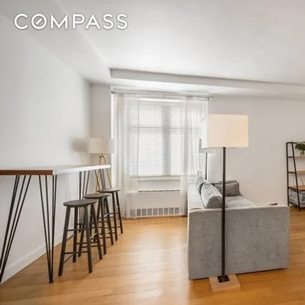 Rent this 1 bed condo on 100 West 58th Street in New York, NY 10019