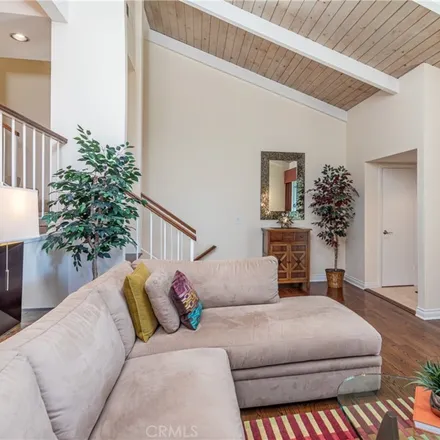 Image 3 - 11836 Moorpark Street, Los Angeles, CA 91604, USA - Townhouse for sale