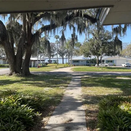 Image 2 - 1202 Lake Shore Boulevard, Tavares, FL 32778, USA - House for sale