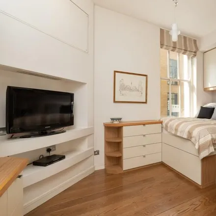 Rent this studio apartment on 21 Great Windmill Street in London, W1D 7LU