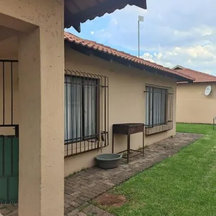 Rent this 3 bed townhouse on Paul Sauer Road in Emalahleni Ward 34, eMalahleni