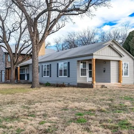 Buy this 3 bed house on 2679 South 10th Street in Abilene, TX 79605