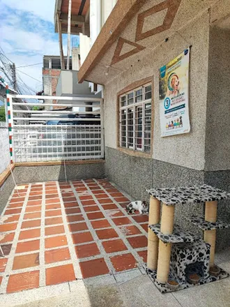 Buy this 4 bed house on Carrera 30 in Comuna 11, 760010 Cali