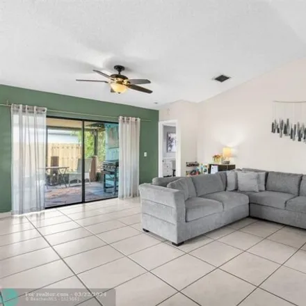 Image 5 - 9397 Northwest 53rd Street, Sunrise, FL 33351, USA - House for sale