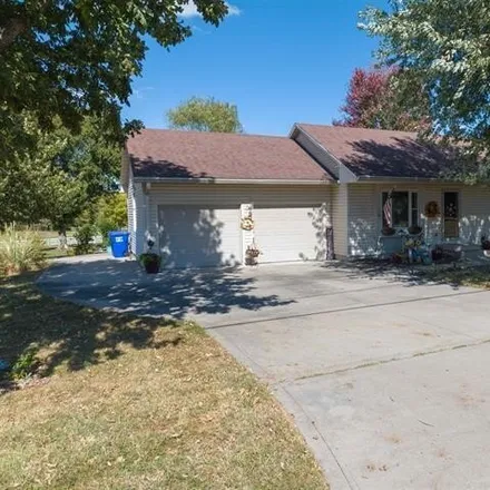 Buy this 3 bed house on 1105 East 24th Street in Sedalia, MO 65301