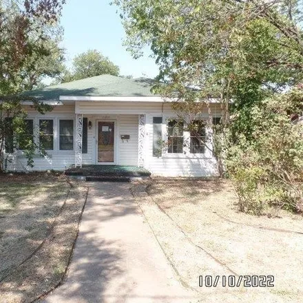 Buy this 2 bed house on 1604 Woodlawn Avenue in Corsicana, TX 75110