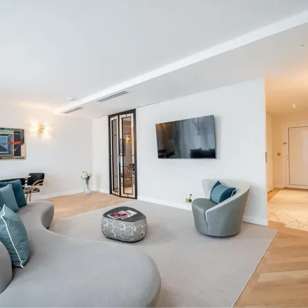 Rent this 2 bed apartment on Central Avenue in London, SW6 2QE