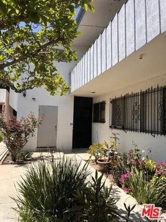 Rent this 2 bed house on Temple of Soul Truth in South Wilton Place, Los Angeles