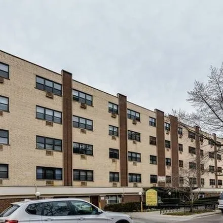 Rent this 2 bed apartment on 507-513 West Aldine Avenue in Chicago, IL 60657