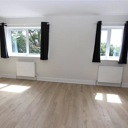 Rent this 1 bed apartment on Past Present Toys in Green Lanes, Winchmore Hill