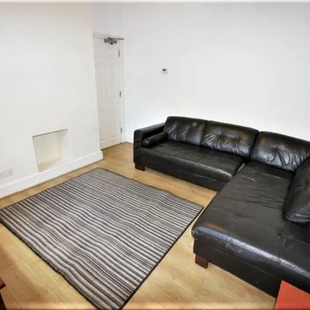 Rent this 6 bed townhouse on Delhi 76 in 76 Albany Road, Coventry