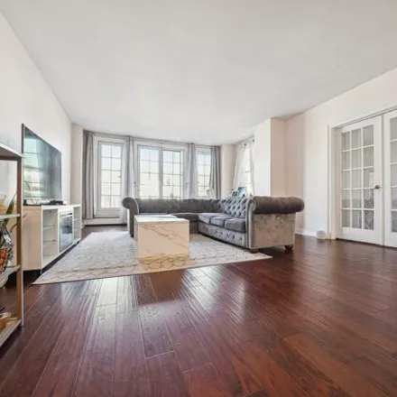 Image 4 - West Shearwater Court, Jersey City, NJ 07305, USA - Condo for sale